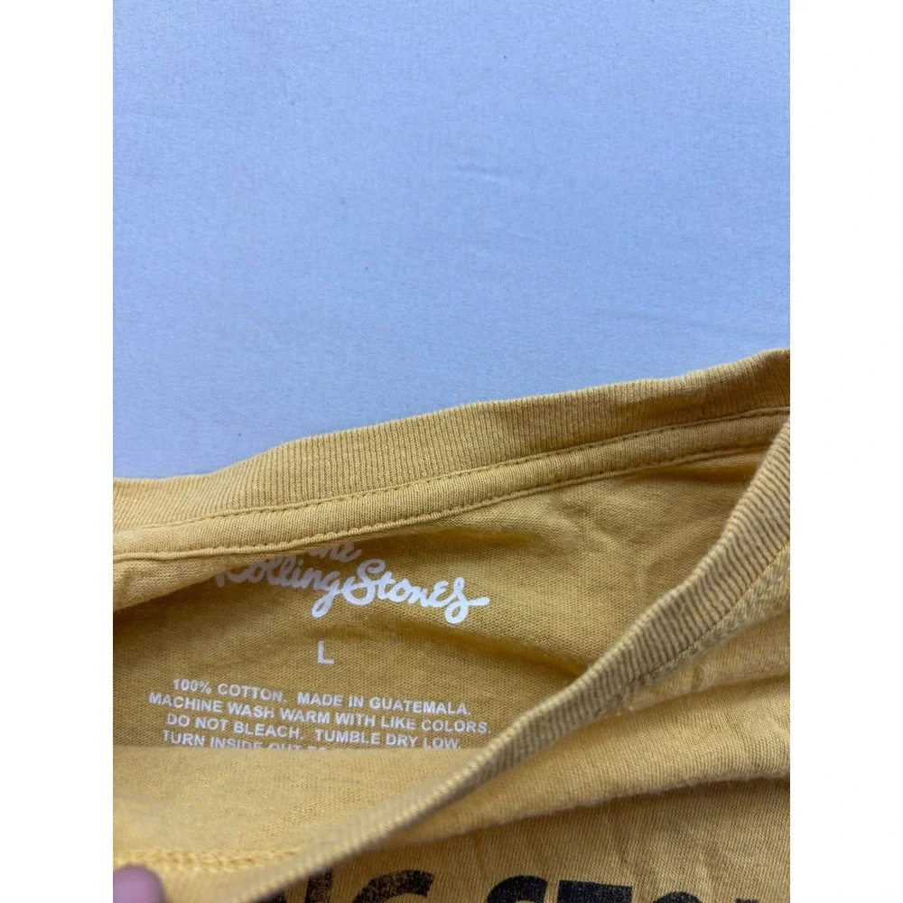 Rolling Stones 1975 US Tour Graphic T-Shirt Yellow Cotton Short Sleeve Large
